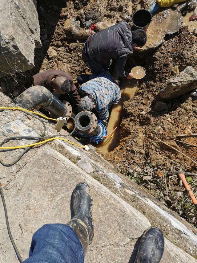 湖北大冶市水利部门抢修影响4千余人饮水管道