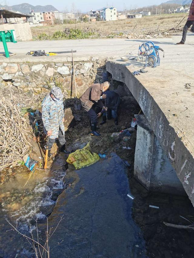 湖北大冶市水利部门抢修影响4千余人饮水管道