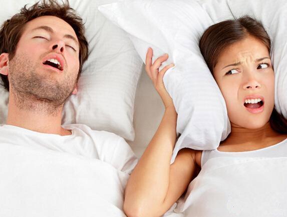 睡觉总是打呼噜？找出2个原因，对症解决，才能“除掉”打鼾