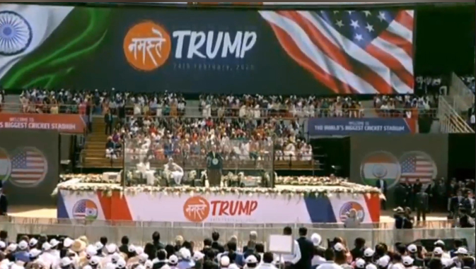 特朗普在“Namaste Trump”欢迎活动演讲 图片来源：视频截图