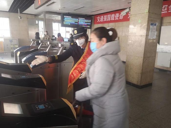 候检50人就要分批进站！北京地铁严格控制车站、车厢人流密度