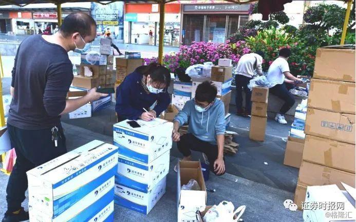 实探深圳华强北：小巷道里交易场面热闹，能忙的已经忙起来了