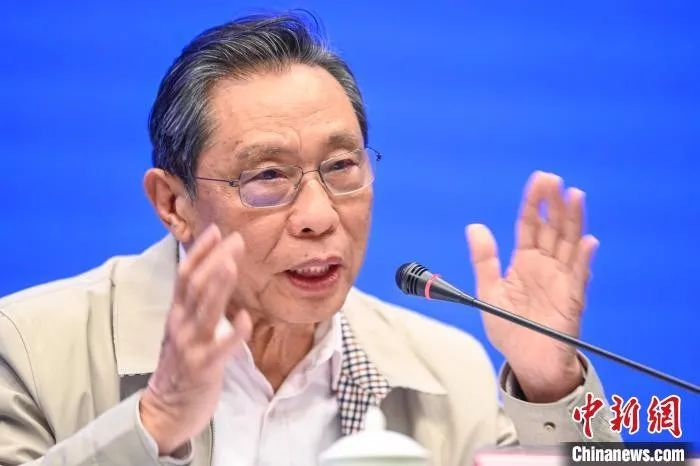 ▲资料图片：钟南山谈新冠肺炎治疗热点问题 陈骥旻 摄