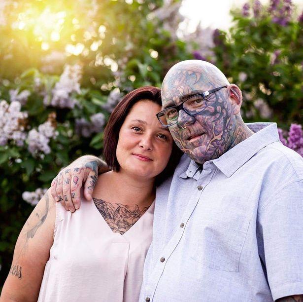 澳洲43岁父亲沉迷纹身，除隐私部全纹满，称正设计蓝鸟图案于私处