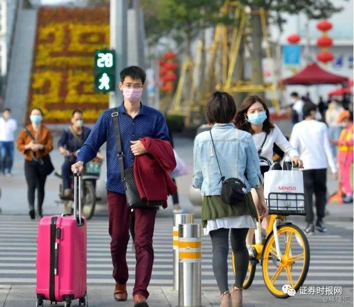 实探深圳华强北：小巷道里交易场面热闹，能忙的已经忙起来了