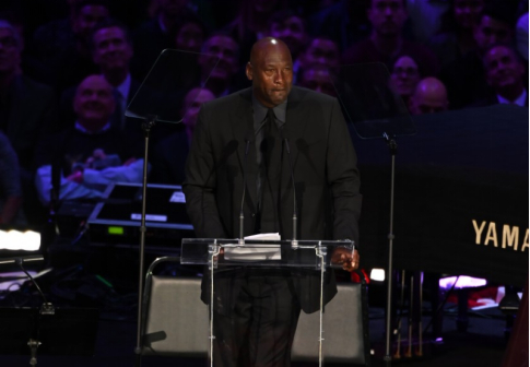  乔丹在追悼会上 图源：《洛杉矶时报》