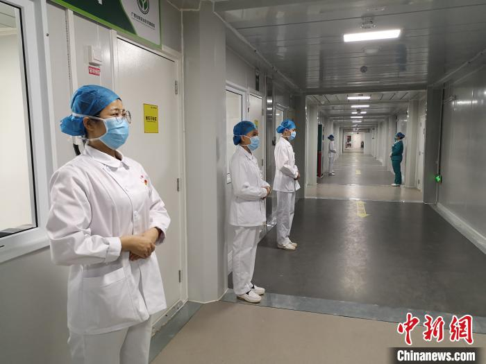广西壮族自治区龙潭医院临时全负压病房项目正式投入使用。　林馨 摄