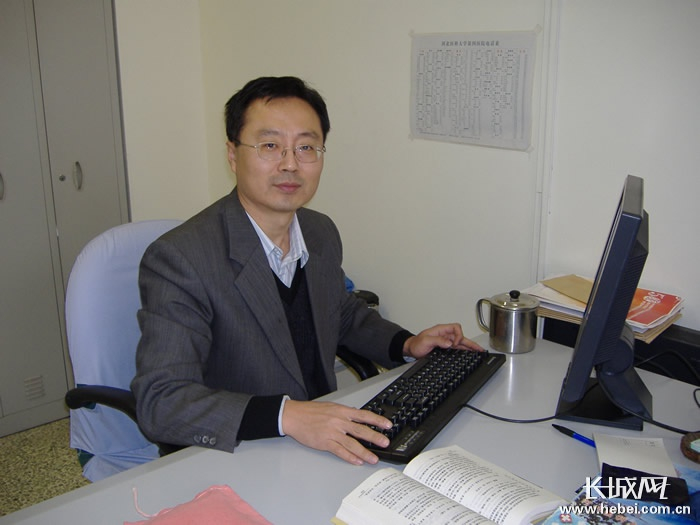 河北中医学院中医医史文献教研室主任、河北中医学院易水学派研究院院长周计春教授。