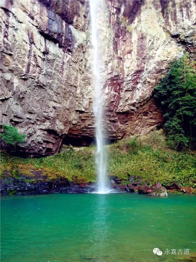 温州吊坦漈古道，瀑飞水奔，奇石林立，箬叶招人，风景奇美