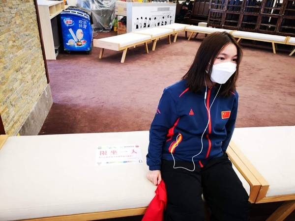 银河滑雪场人员间隔措施。记者 郑世繁摄