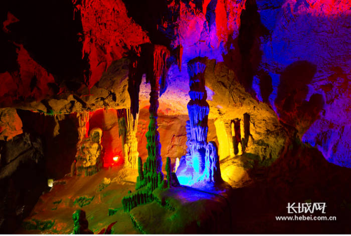 野三坡鱼谷洞钟乳石。野三坡景区供图