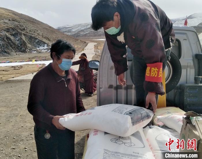 四川甘孜州：疫情下藏族群众的别样新年