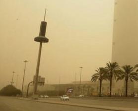 沙特首都利雅得沙尘暴或将持续 当地学校停课应对