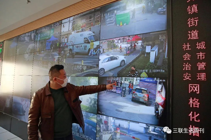2月17日，上海某小区封闭情况不但有监控，还有区领导的乔装检查