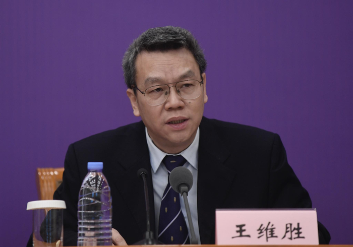  国家林草局野生动植物保护司副司长王维胜在回答记者提问。摄影/新京报记者 吴宁