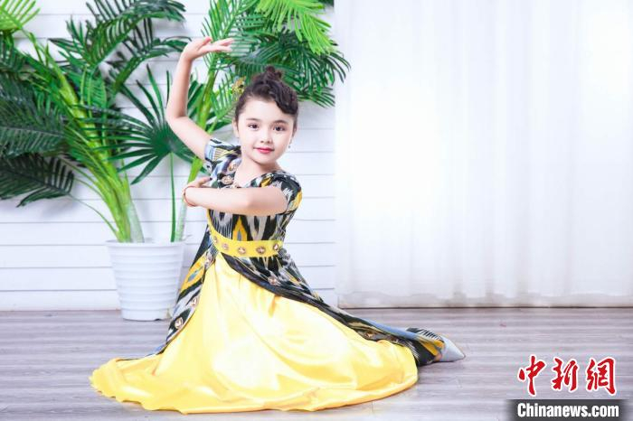 古丽达娜·海来提艺术照。(古丽给娜·多力坤) 王小军 摄