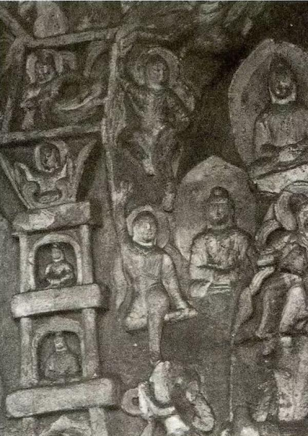 云冈石窟第12窟前室门楣民俗舞石雕（“跳门坎”舞姿）