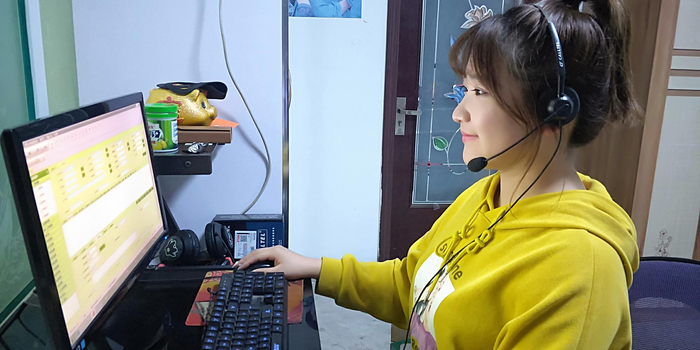 歌华有线客服热线接线员在家办公。歌华供图