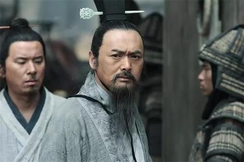 屋内为什么不能打伞？不只长不高，原来还有这个瘆人的说法...