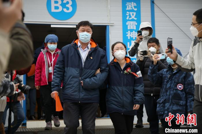 新娘说：“这特别有纪念意义。” 叶佳琪 摄