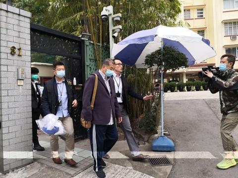 乱港分子黎智英涉两宗罪被拘捕 香港警方家中搜证