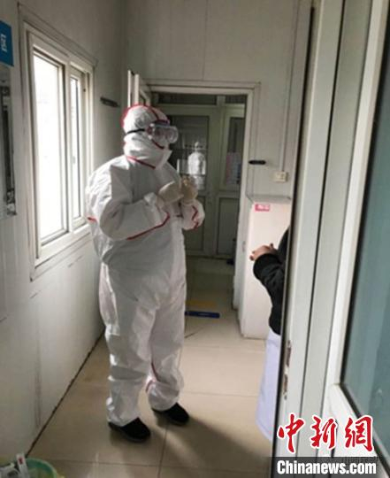 王蔚与28名队员一同奋战在方舱医院。　民盟山西省委宣传部供图 