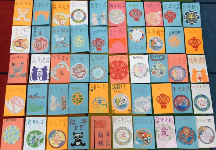 美国犹他州卡斯卡德小学学生春节前夕制作的寄给习近平主席的贺卡。新华社发（郑亚敏摄）