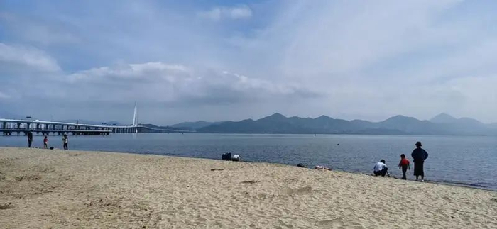 ▲在深圳湾公园嬉戏的市民不算多。