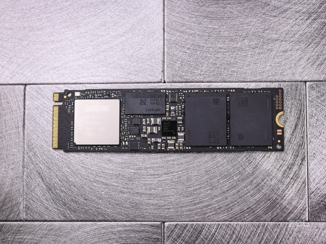 NVMe固态硬盘
