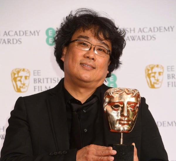 奉俊昊凭《寄生虫》拿下最佳原创剧本、外语片两项大奖