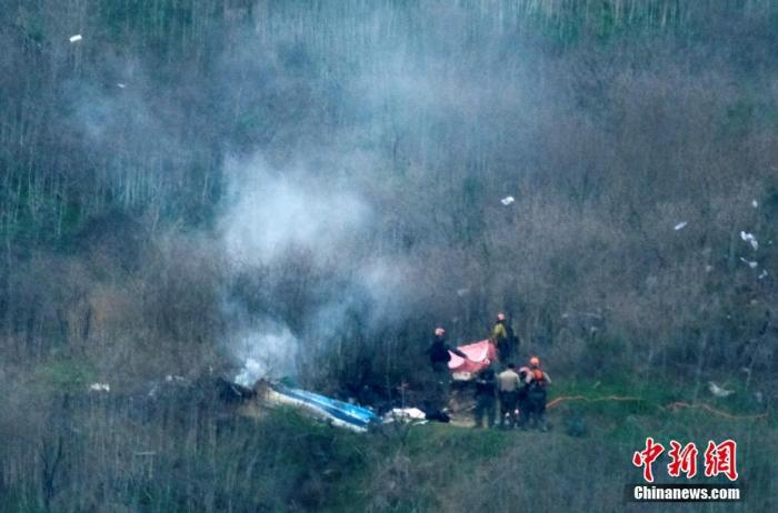 　　已退役NBA著名球员科比·布莱恩特（Kobe Bryant）当地时间26日在美国加利福尼亚州卡拉巴萨斯市因乘坐的直升机坠毁而遇难，年仅41岁。图为遇难事发地现场。