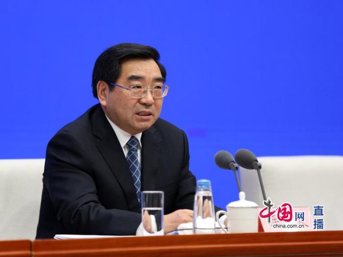 图：连维良介绍生活必需品保供情况 图源：中国网