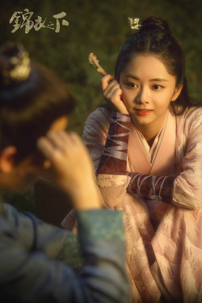 《锦衣之下》男女主角。图片来自网络
