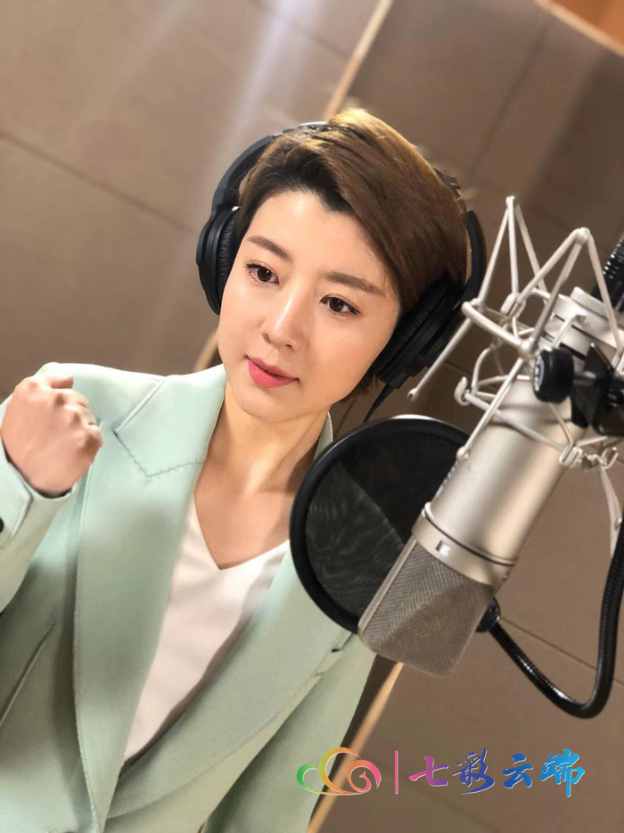 △《云南新闻联播》主持人 崔爽