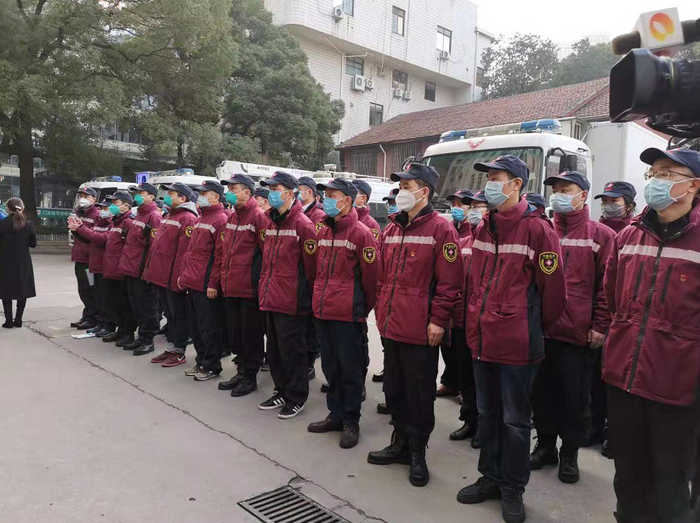 湘雅二医院组建的国家紧急医学救援队驰援武汉。澎湃新闻记者 谭君 图