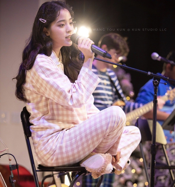 图/欧阳娜娜工作室微博截图