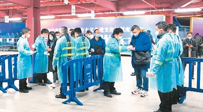 澳门特区政府在拱北口岸加强体温检测。 　　（图片来自澳门特区政府网站）