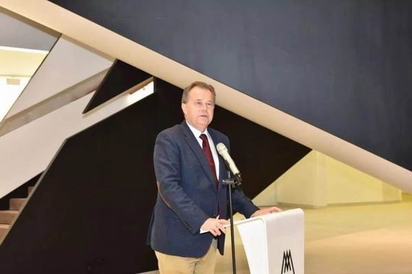 克罗地亚萨格勒布工艺美术博物馆馆长米罗斯拉夫·加斯帕