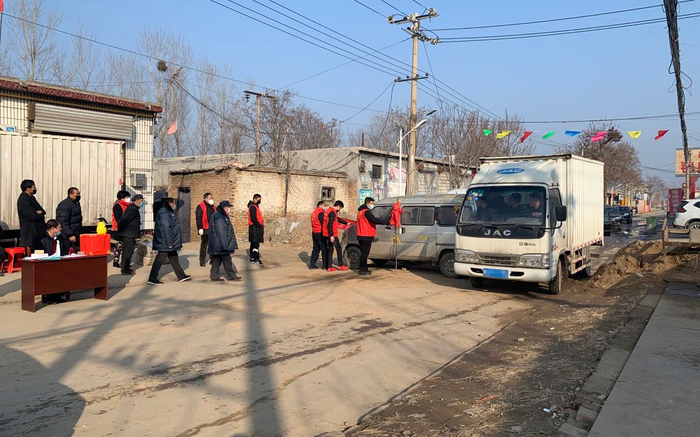 车辆进入土山村。受访者供图