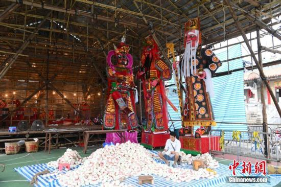 资料图：长洲太平清醮。中新社记者 李志华 摄