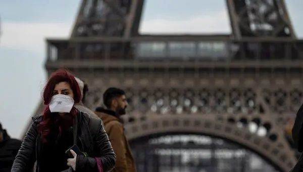 ▲尽管官方呼吁把口罩留给医务人员，如果没有与患者接触或患病，就不需要戴口罩，许多民众还是自发戴上了口罩。图据雅虎新闻