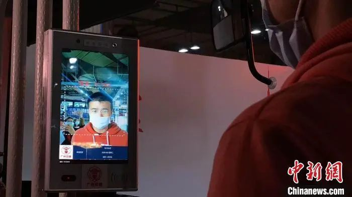 资料图：广州公交试运行人像识别测温仪。李家勋 摄