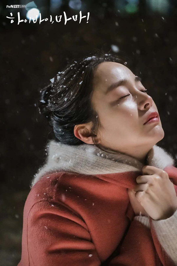 金泰熙二胎复出后，颜值依旧。