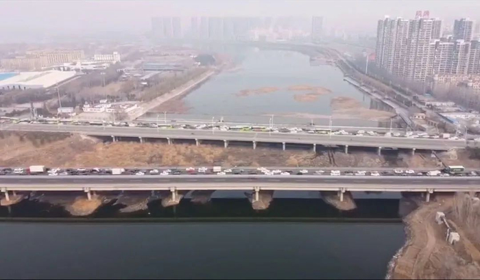 图为燕郊进京最古老路线通燕高速和京榆旧线西进北京的情况