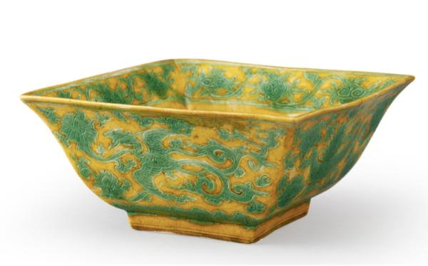  明嘉靖 黄地绿釉凤鹤纹方斗杯