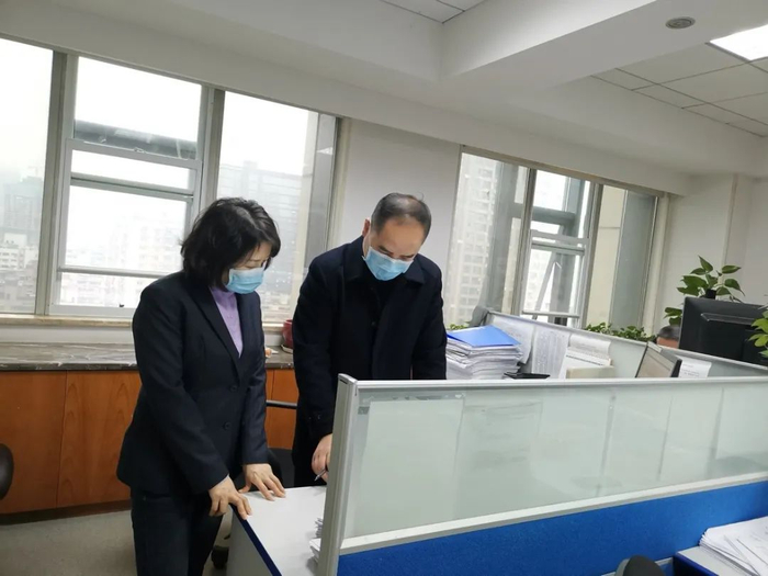 ▲ 湖南省分行授信审批部审批人易诺（左一）