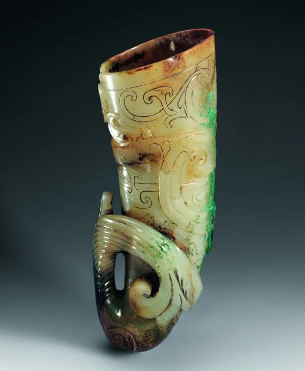 广州西汉南越王墓出土的玉角杯