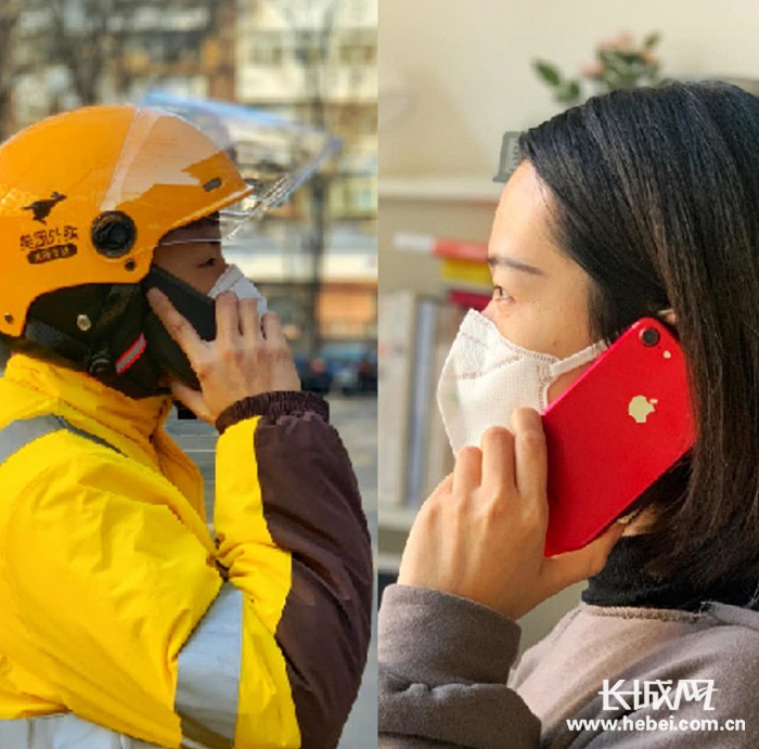 为实现无接触配送，“外卖小哥”正在与客户电话协商外卖放置场所。美团 供图