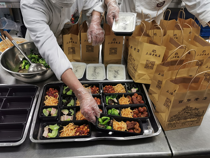 上海老饭店定制员工餐及打包现场