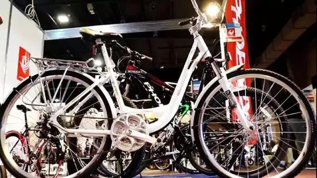&nbsp;&nbsp;&nbsp;&nbsp;&nbsp;&nbsp;&nbsp;△展会上的凤凰自行车。图据企业官网